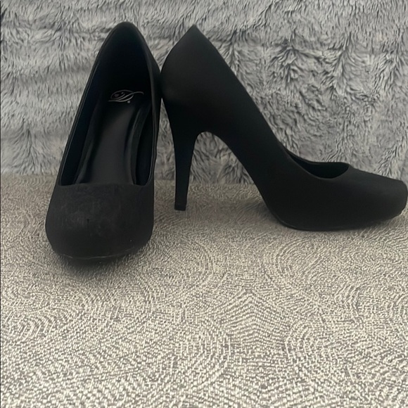 Sparkly black shoes size 9 - Picture 2 of 4